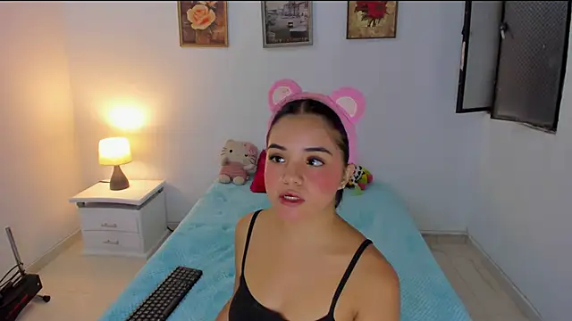 Snapshot of Valeri_13 chatting on 10.26.25 Valeri 13 online show from 10.26.25