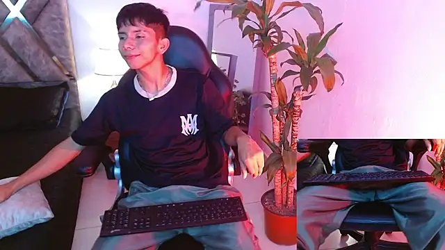 Hyunjin Son online show from 09.18.25