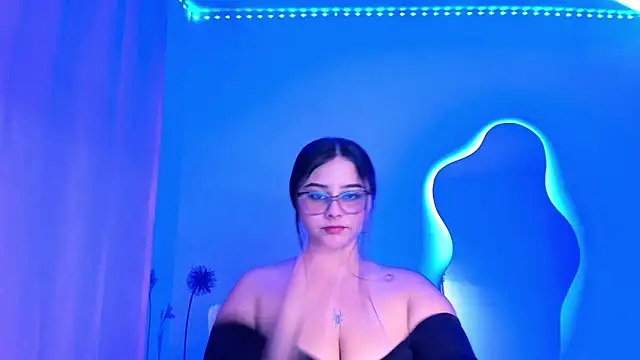 Snapshot of val_ferrer chatting on 10.04.25 val ferrer online show from 10.04.25