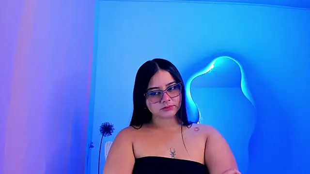 Snapshot of val_ferrer chatting on 10.09.25 val ferrer online show from 10.09.25