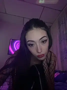 Queen Laura of Command online show from 09.26.25