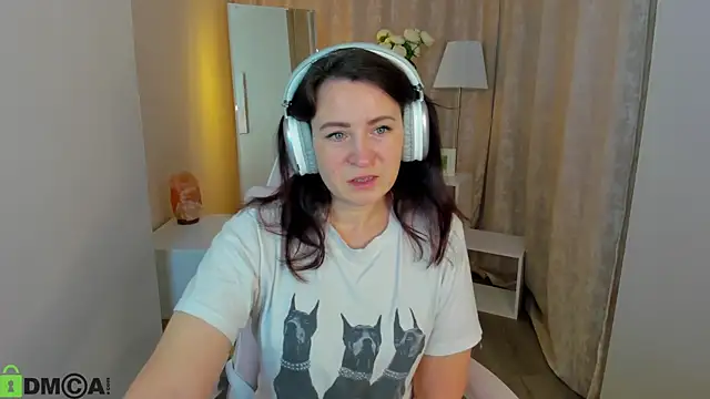 Snapshot of Lea_shadom chatting on 11.06.25 Lea shadom online show from 11.06.25