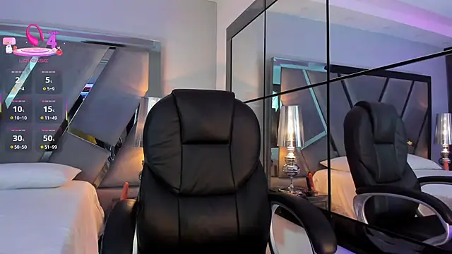 Snapshot of Abril_monroe_ chatting on 11.07.25 Abril monroe online show from 11.07.25