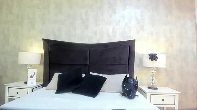 Snapshot of BarbaraLeython1 chatting on 10.19.25 BarbaraLeython1 online show from 10.19.25