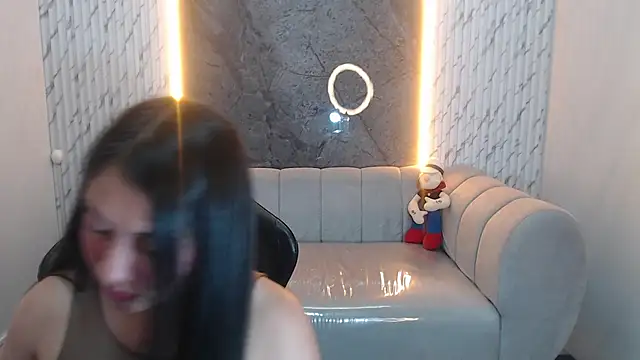 Snapshot of Ivony18_b chatting on 10.19.25 Ivony18 b online show from 10.19.25