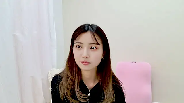 Snapshot of -yuina-23 chatting on 10.24.25 -yuina-23 online show from 10.24.25