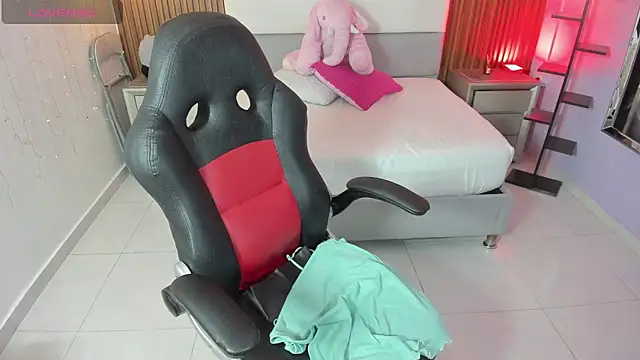 MOLLYSPENCER1 online show from 04.17.26