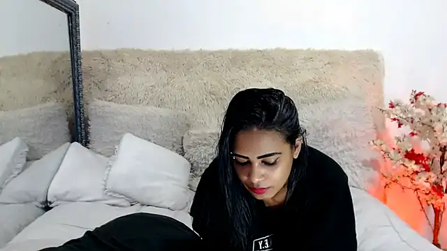 Snapshot of indianchic89 chatting on 02.27.25 indianchic89 online show from 02.27.25