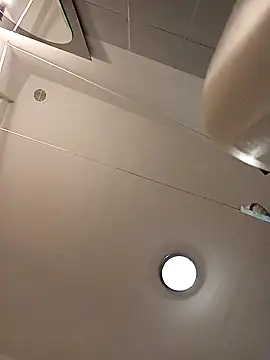 Snapshot of krysztalowy chatting on 10.25.25 krysztalowy online show from 10.25.25