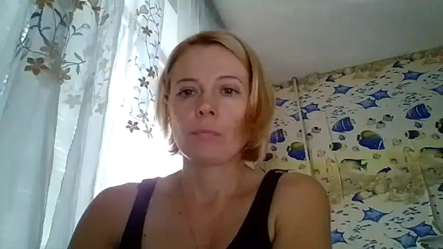 Snapshot of LiluXRose chatting on 09.15.25 LiluXRose online show from 09.15.25