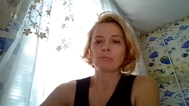 Snapshot of LiluXRose chatting on 09.19.25 LiluXRose online show from 09.19.25