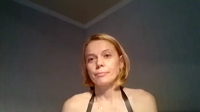 Snapshot of LiluXRose chatting on 10.07.25 LiluXRose online show from 10.07.25