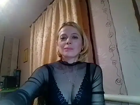 Snapshot of LiluXRose chatting on 10.15.25 LiluXRose online show from 10.15.25