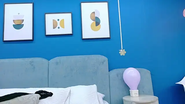 Ashley Evans22 online show from 10.17.25