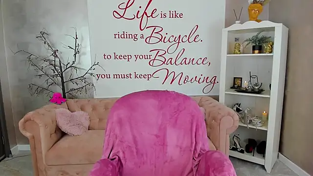 ReynaTheVixen online show from 10.25.25