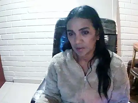 Snapshot of MiiaVelasquez chatting on 10.15.25 MiiaVelasquez online show from 10.15.25