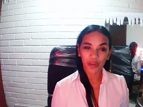 MiiaVelasquez online show from 11.12.25