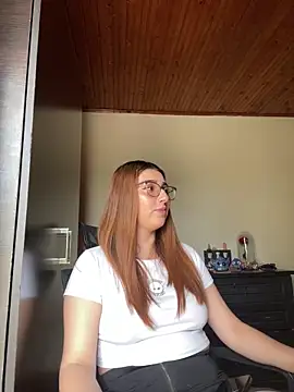 Snapshot of CoraVibes chatting on 09.23.25 CoraVibes online show from 09.23.25