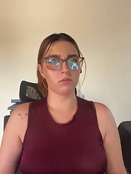 Snapshot of CoraVibes chatting on 09.29.25 CoraVibes online show from 09.29.25