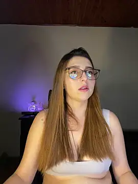 Snapshot of CoraVibes chatting on 10.01.25 CoraVibes online show from 10.01.25