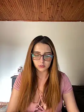 Snapshot of CoraVibes chatting on 10.02.25 CoraVibes online show from 10.02.25