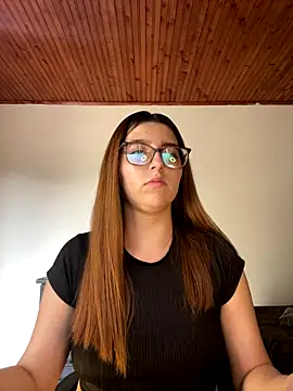 Snapshot of CoraVibes chatting on 10.03.25 CoraVibes online show from 10.03.25