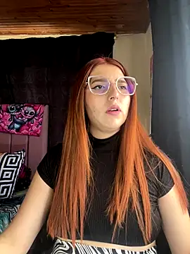 Snapshot of CoraVibes chatting on 10.08.25 CoraVibes online show from 10.08.25