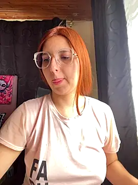 Snapshot of CoraVibes chatting on 10.11.25 CoraVibes online show from 10.11.25