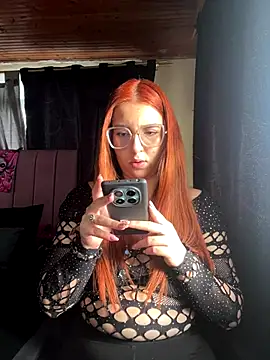 Snapshot of CoraVibes chatting on 10.28.25 CoraVibes online show from 10.28.25