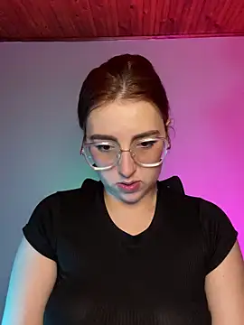 Snapshot of CoraVibes chatting on 11.06.25 CoraVibes online show from 11.06.25