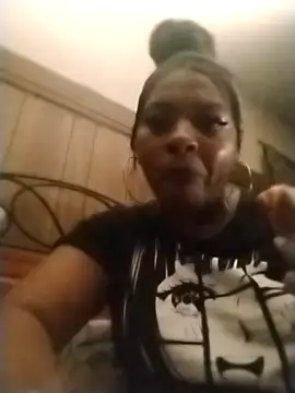 Ladiv33 online show from 10.30.25