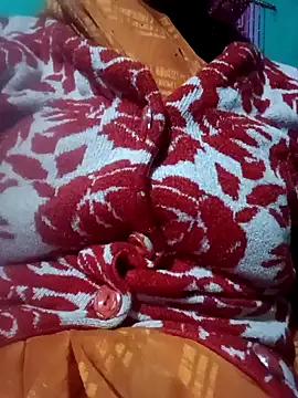 Snapshot of Radha8080 chatting on 11.16.25 Radha8080 online show from 11.16.25