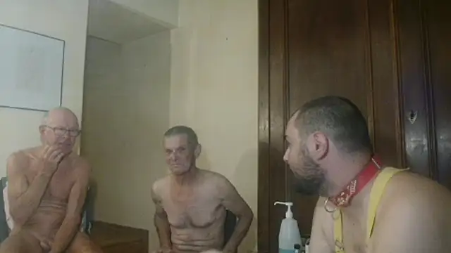 Snapshot of Adeptedufist chatting on 09.26.25 Adeptedufist online show from 09.26.25