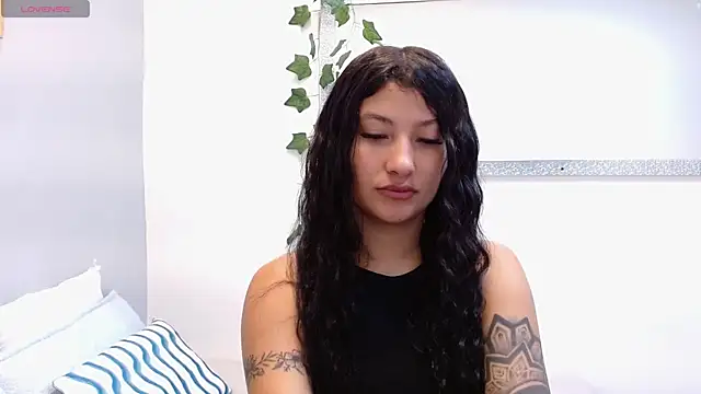 Snapshot of louis_k chatting on 02.24.26 louis k online show from 02.24.26