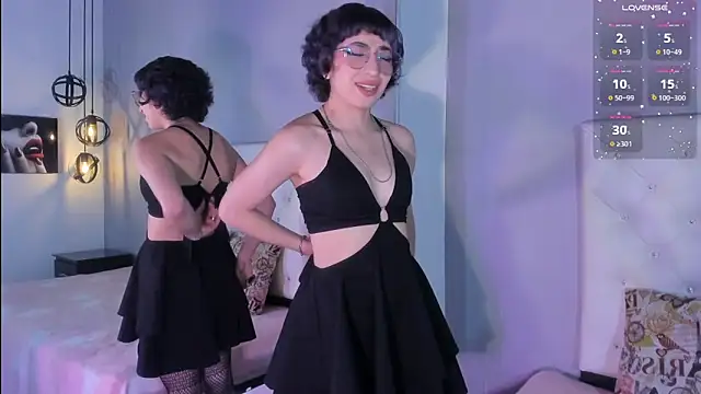 Snapshot of Lexyy_Bluee chatting on 10.05.25 Lexyy Bluee online show from 10.05.25