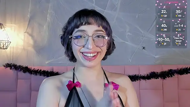 Snapshot of Lexyy_Bluee chatting on 10.16.25 Lexyy Bluee online show from 10.16.25