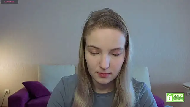Snapshot of HongTomczak chatting on 05.14.26 HongTomczak online show from 05.14.26