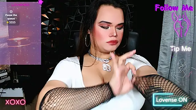 Snapshot of xHugeHarleySelfsuckerx chatting on 10.13.25 xHugeHarleySelfsuckerx online show from 10.13.25