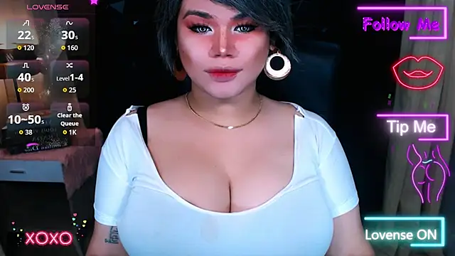 Snapshot of xHugeHarleySelfsuckerx chatting on 11.02.25 xHugeHarleySelfsuckerx online show from 11.02.25