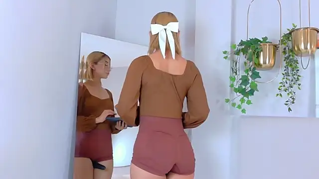 AlixMonroe online show from 10.08.25