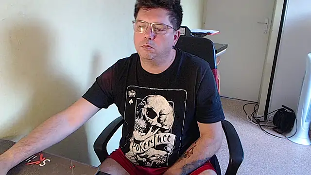 Snapshot of blueandwhite1 chatting on 10.04.25 blueandwhite1 online show from 10.04.25