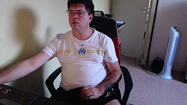 Snapshot of blueandwhite1 chatting on 10.13.25 blueandwhite1 online show from 10.13.25