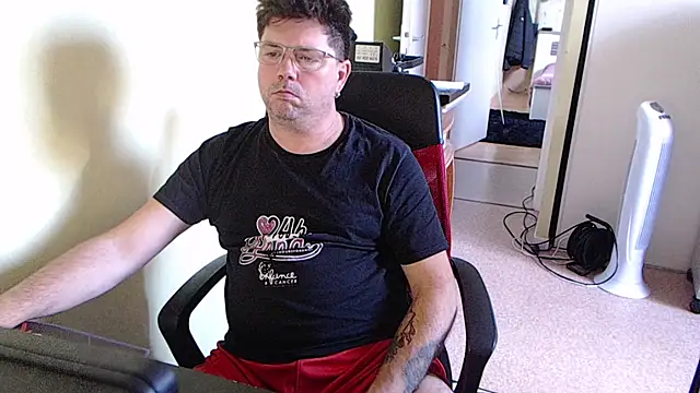 Snapshot of blueandwhite1 chatting on 10.24.25 blueandwhite1 online show from 10.24.25