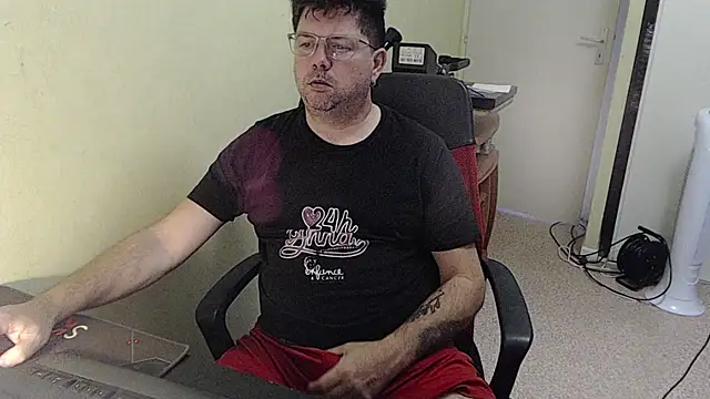 Snapshot of blueandwhite1 chatting on 10.25.25 blueandwhite1 online show from 10.25.25