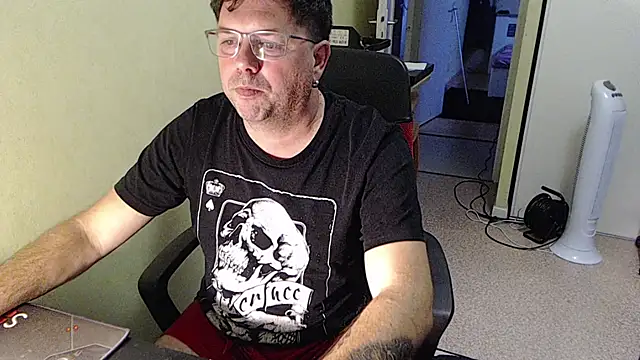 Snapshot of blueandwhite1 chatting on 11.07.25 blueandwhite1 online show from 11.07.25