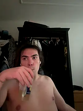 tomuchdrugsinmycum online show from 11.22.25