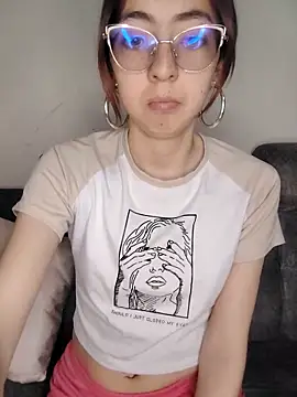 Snapshot of AnnieSparkle chatting on 09.17.25 AnnieSparkle online show from 09.17.25