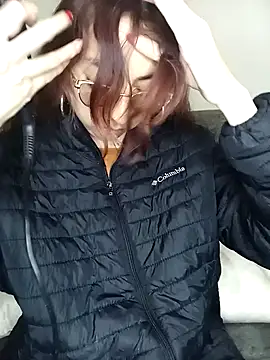 Snapshot of AnnieSparkle chatting on 09.18.25 AnnieSparkle online show from 09.18.25