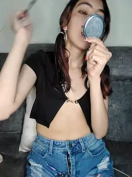 Snapshot of AnnieSparkle chatting on 09.23.25 AnnieSparkle online show from 09.23.25