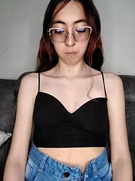 Snapshot of AnnieSparkle chatting on 09.30.25 AnnieSparkle online show from 09.30.25